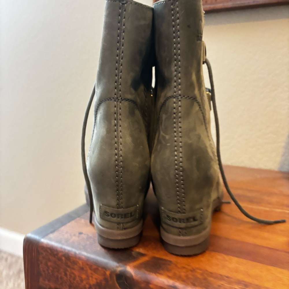 Sorel Women's Khaki Lace-Up Boots - Picture 4 of 6